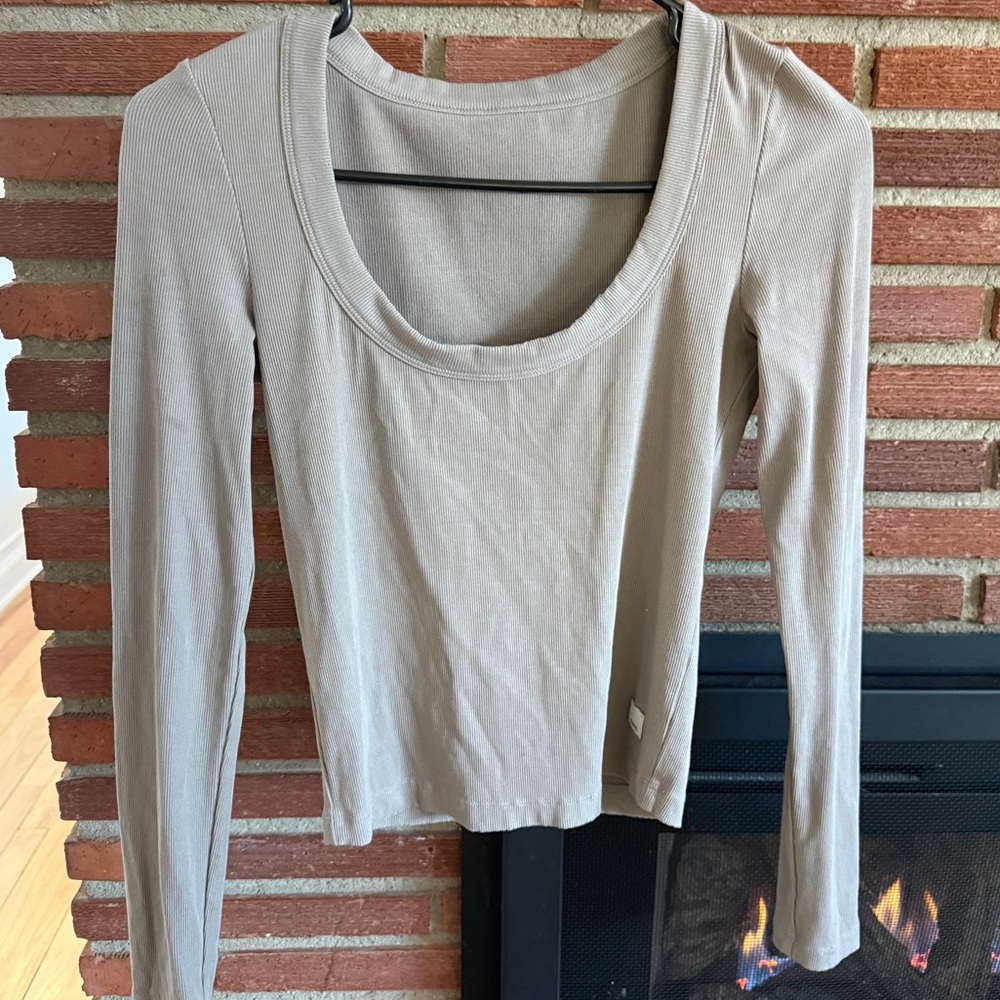 Vuori Beige Pose Scoop Tee Long Sleeve